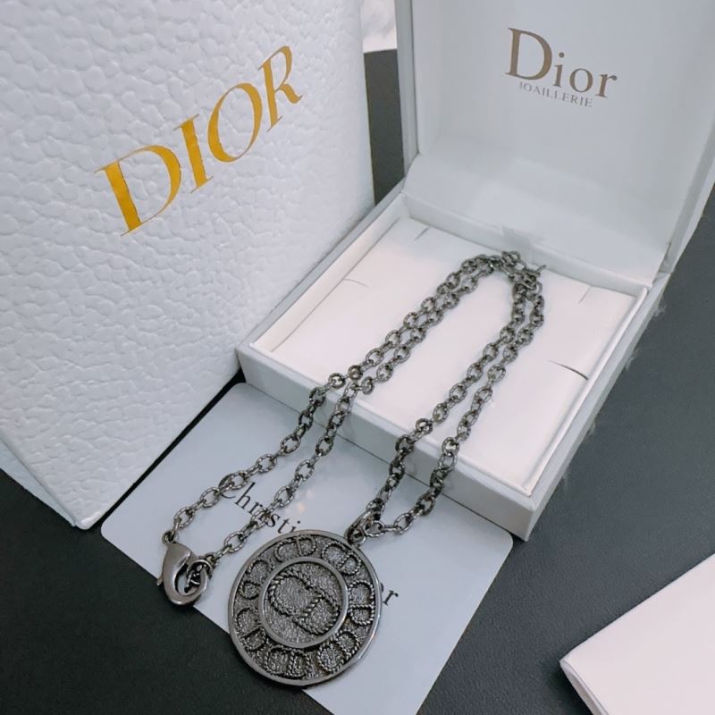 chr1st1an D10r necklaces